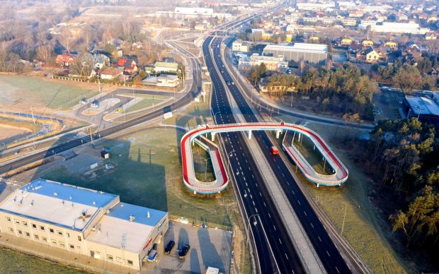 Wiadukt rowerowy nad Wałem Miedzeszyńskim w Wawrze. Fot. Marcin Banaszkiewicz