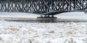 Wisła w Płocku - zatory lodowe fotografował Marcin Banaszkiewicz