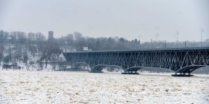 Wisła w Płocku - zatory lodowe fotografował Marcin Banaszkiewicz