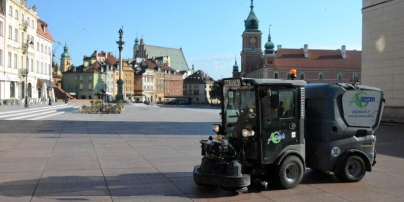 Sprzątanie ul. Krakowskie Przedmieście Fot. Zarząd Oczyszczania Miasta