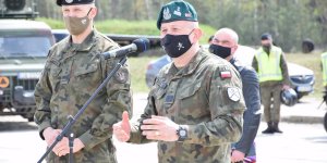 Gen. dyw. Jarosław Gromadziński przemawia do uczestników Rajdu Weterana