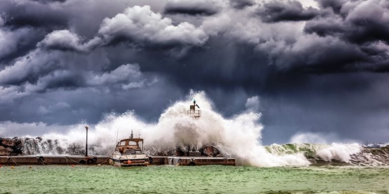 Gwałtowny sztorm. Fot. George Desipris (pexels)