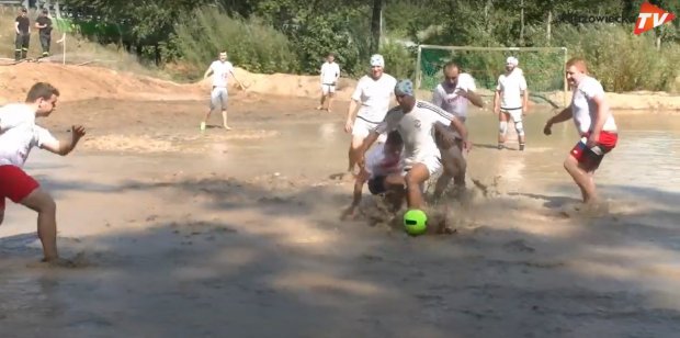 Puchar Piłki Błotnej w Tomczycach