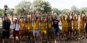 Bar Słoneczko - zwycięzcy Pucharu Piłki Błotnej w Tomczycach