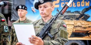 Przysięga wojskowa w 1. Warszawskiej Brygadzie Pancernej