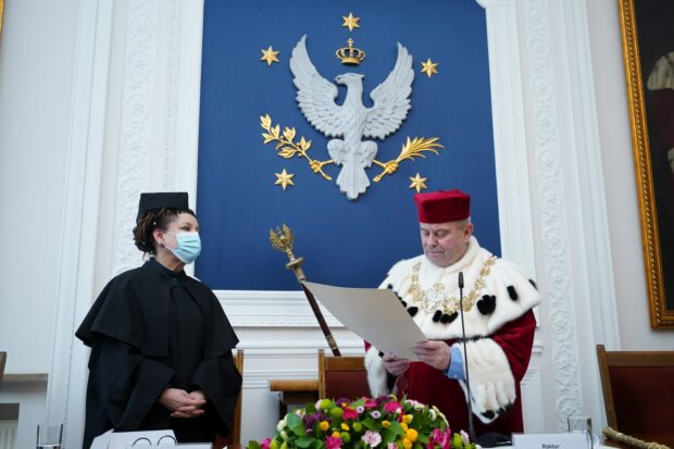 Wręczenie tytułu - Rektor UW prof. Alojzy Nowak i Olga Tokarczuk