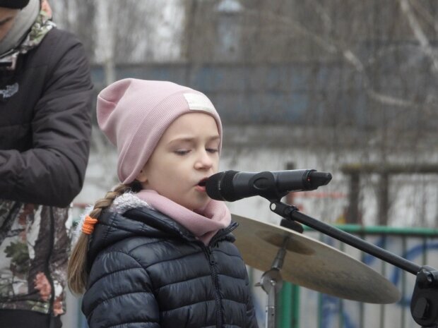 Ania Hnydyn mała Wokalistka