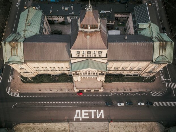 Teatr Współczesny w Szczecinie symboliczny napis