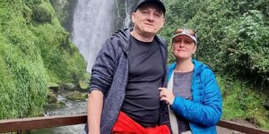 Piotr i Sylwia Biegała w Ekwadorze pod wodospadem