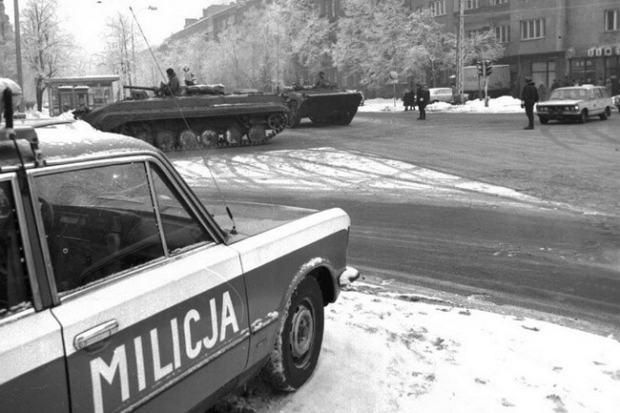 Milicja. Kadr ze stanu wojennego w 1981 roku. Zbiory NAC