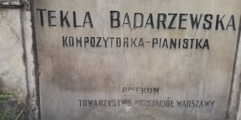 Nagrobek Teki Bądarzewskiej nas cmentarzu powązkowskim w Warszawie