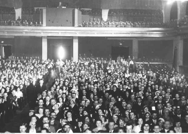 Kino Colosseum w miejscu Pałacu Lodowego w roku 1934