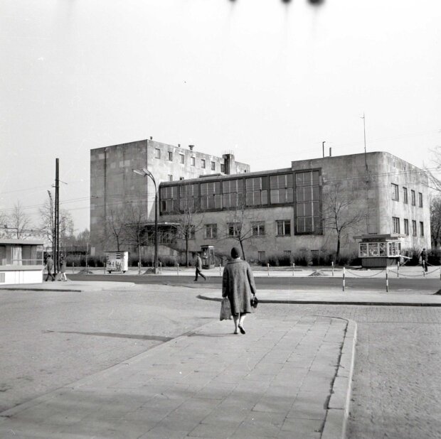 Młodzieżowy Dom Kultury Łazienkowska - Arch. MDK ''Łazienkowska'' im. Władysława Broniewskiego