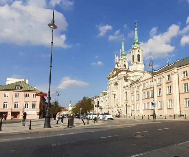 Plac Krasińskich - zdjęcie nad studzienką kanału łączącego Stare Miasto z Żoliborzem i Śródmieściem