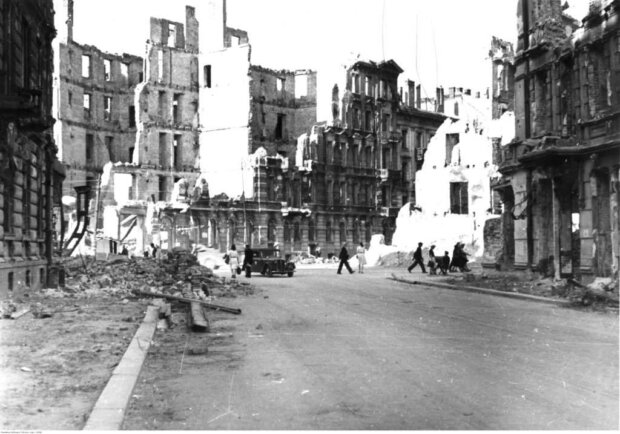 Ruiny Warszawy w 1945 r. Fot. źródło NAC