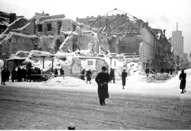 Ruiny Warszawy w 1945 r. Fot. źródło NAC