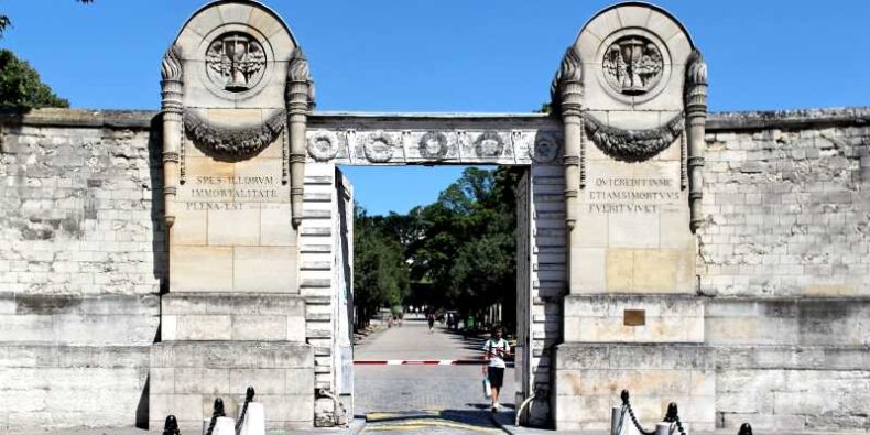 Cmentarz Pere-Lachaise wejście główne fot Coyau Wikimedia