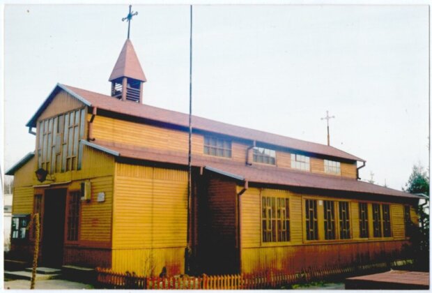 Kościół w Starej Wsi k. Otwocka 2001 . Zbiory Pawła Ajdackiego