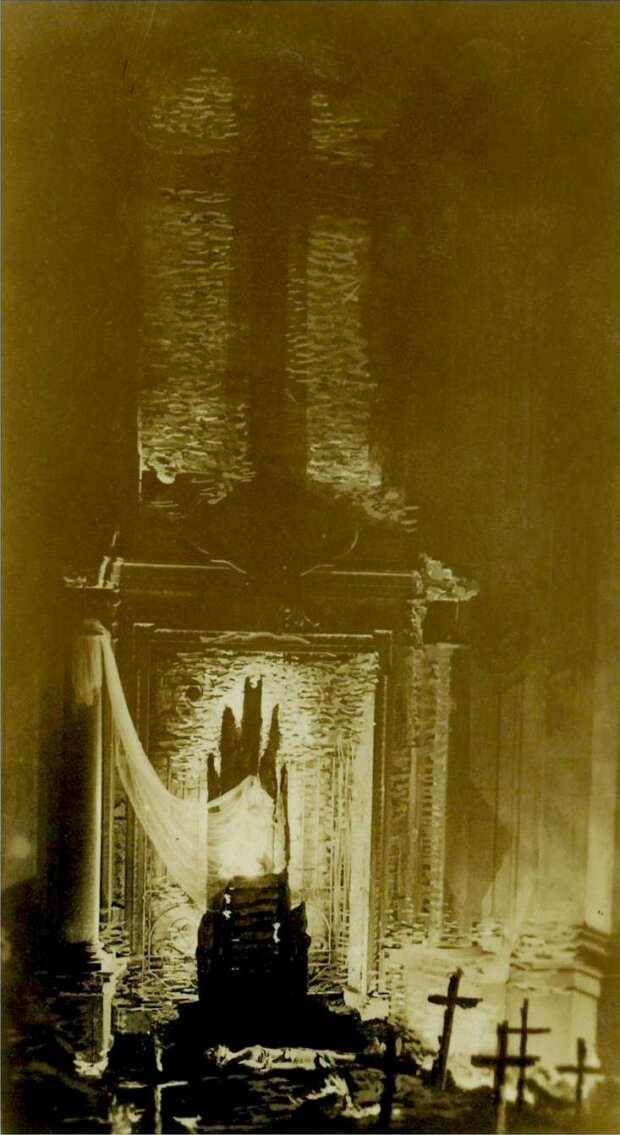 Grób Chrystusa w kościele św. Anny w 1940 r. Fot. Jerzy Tomaszewski (źr. MUZHP)
