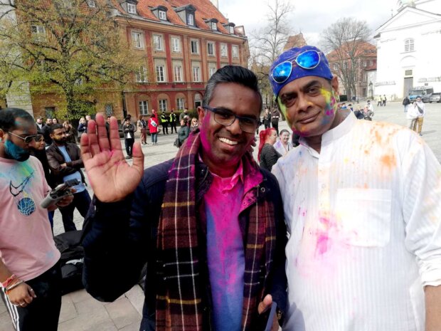 Kalesha Yusuf Masthani i Razvi Hussaini - organizatorzy Holi Color Flashmob 2023 w Warszawie