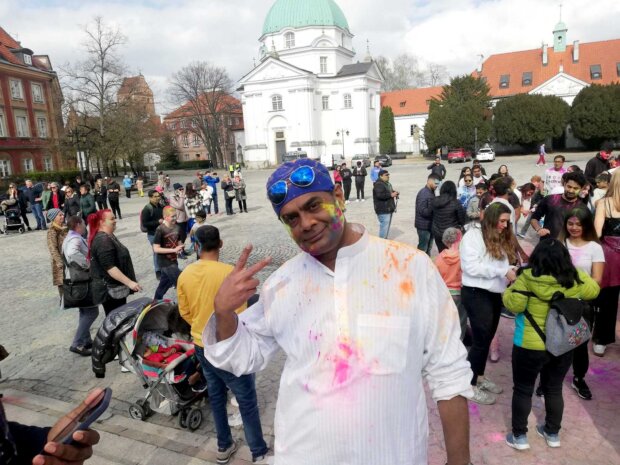 Razvi Husaini - Holi Color Flashmob 2023 w Warszawie