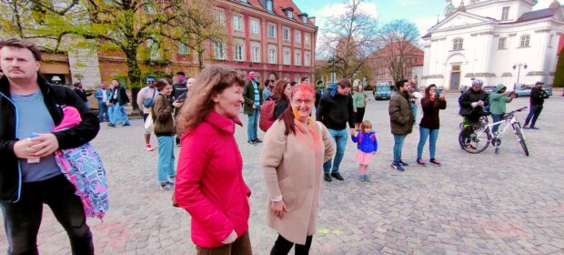 Wszyscy się bawią - Holi Color Flashmob 2023 w Warszawie