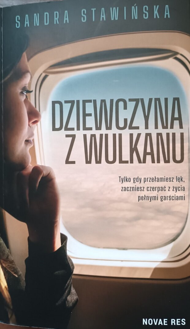 Dziewczyna z wulkanu okładka książki