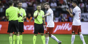 Polska - Niemcy. Robert Lewandowski, Kuba Błaszczykowski i sędziowie na stadionie Narodowym