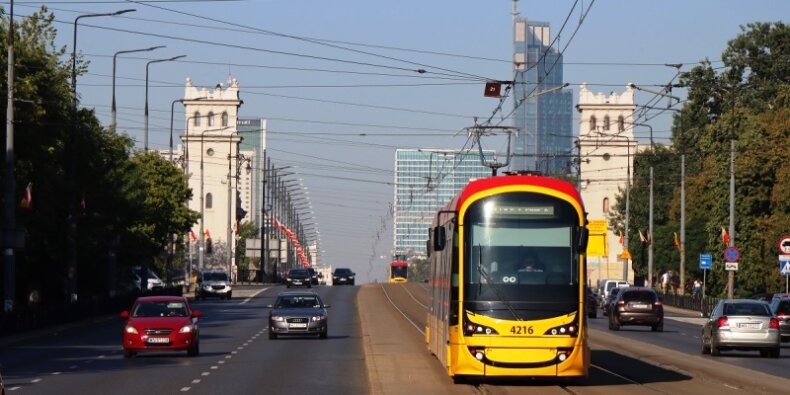 Warszawski tramwaj na moście Księcia Józefa Poniatowskiego. Fot. ZTM Warszawa