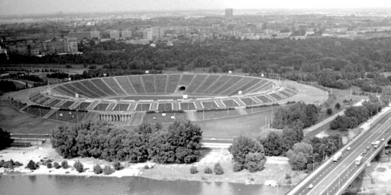 Stadion Dziesięciolecia - Widok z lotu ptaka od strony Wisły. Źr. NAC