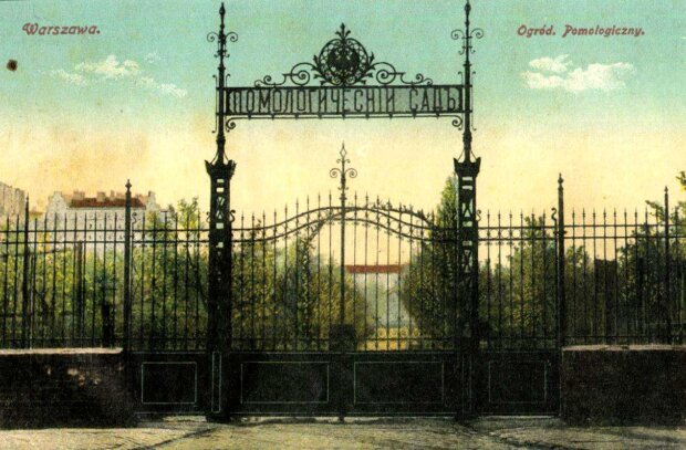 Brama do Ogrodu Pomologicznego w Warszawie. Fot. NN