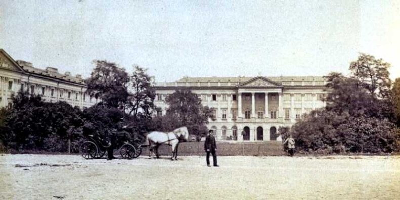 Pałac Kazimierzowski w Warszawie. Siedziba Carskiego Uniwersytetu Warszawskiego. Fot. Karol Brandel 1870 r