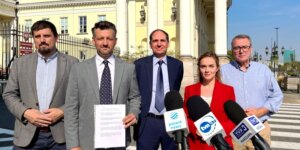 Konferencja prasowa warszawskiego PiS, od lewej Wiktor Klimiuk, Filip Frąckowiak, Dariusz Figura, Marta Borczyńska, Cezary Jurkiewicz. Foto PiS