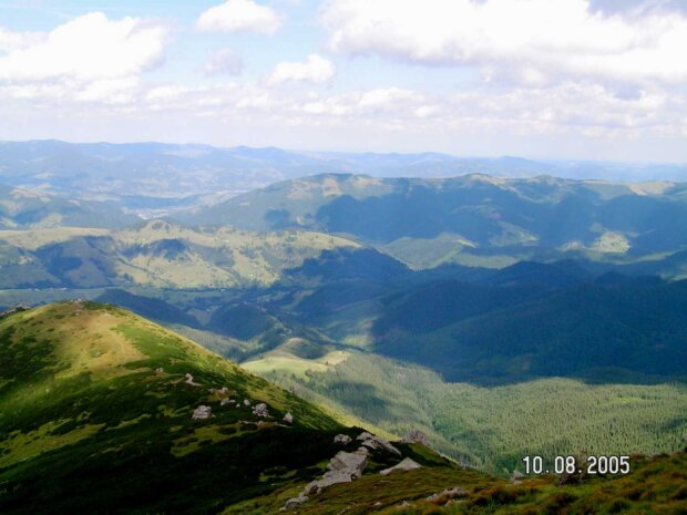 Widok z obserwatorium UW na górze Pop Iwan. Fot. Wołodymir Forostina, źr Wikimedia