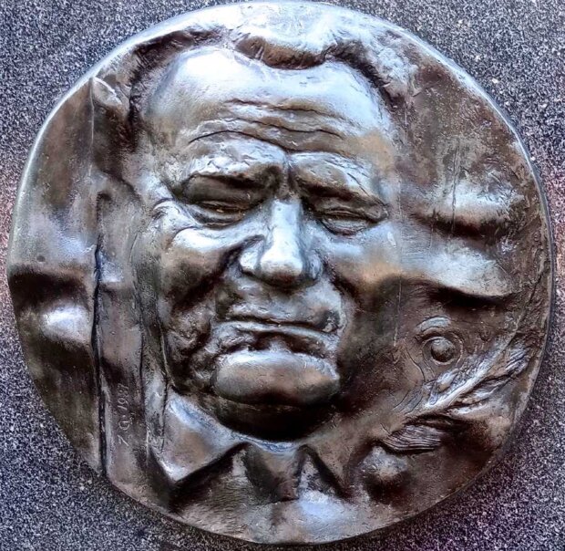Stanisław Ryszard Dobrowolski medalion portretowy. Arch. autora
