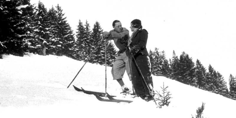Holenderska księżniczka Juliana z mężem księciem Bernhardem Lippe-Biesterfeld na nartach na stoku w Krynicy Zdroju. Fot. NN Źr. NAC