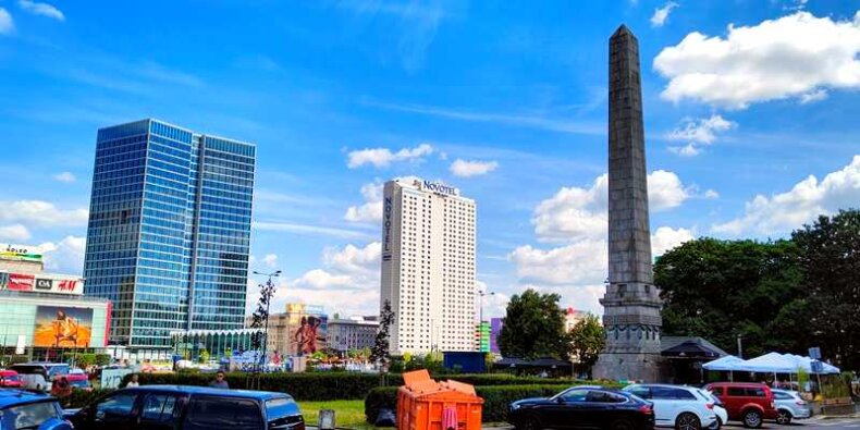 Hotel Novotel dawniej Forum - widok spod Pałacu Kultury i Nauki. Fot. Warszawa.pl