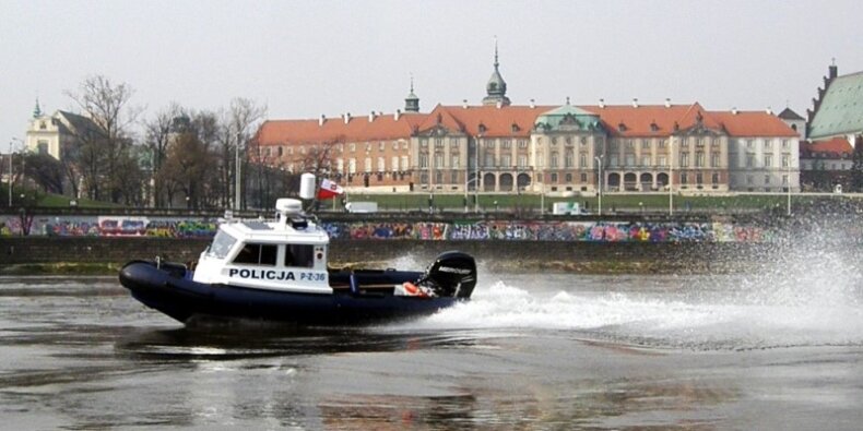 Łódź patrolowa Komisariatu Rzecznego Komendy Stołecznej Policji