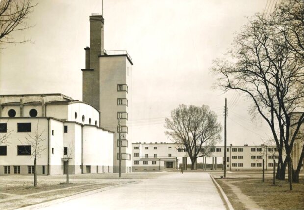 Ukończony kompleks Centralnego Instytutu Wychowania Fizycznego na Bielanach w obiektywie Henryka Poddębskiego, 1930, AAWF, sygn. CIWF F-1-40