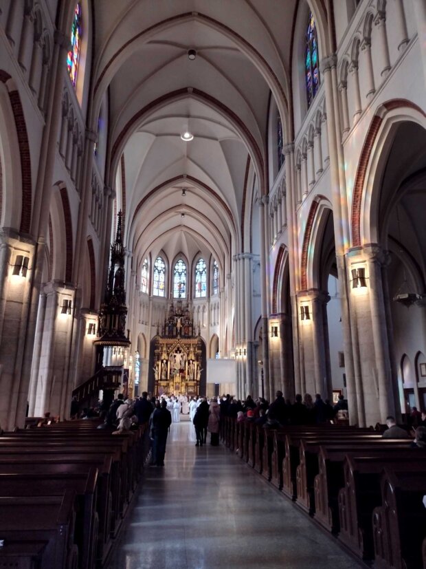 Nawa główna - Bazylika archikatedralna św. Stanisława Kostki w Łodzi - miejsce objawień Heleny Kowalskiej. Fot. arch. autora