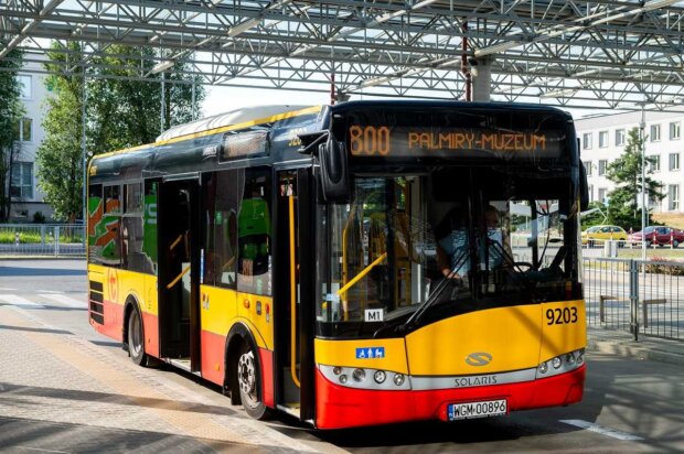 Autobus linii 800 - na Młocinach. Fot. ZTM Warszawa