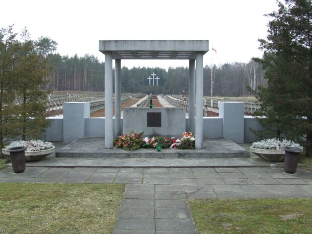 Palmiry - widok cmentarza. Fot. Hubert Śmietanka (Wikimedia)