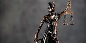 Temida - grecka bogini i uosobienie sprawiedliwości, prawa i wiecznego porządku. Fot. Pavel Danilyuk (Pexels.com)