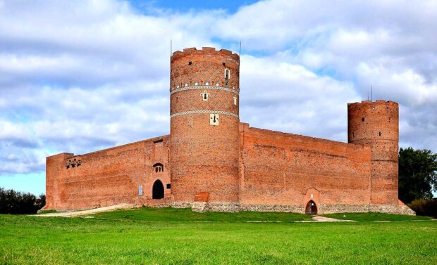 Gotycki zamek książąt mazowieckich w Ciechanowie w 2019 r. Fot. 1bumer (Wikimedia)