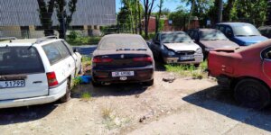 Odholowane pojazdy na parkingu przy ul. Gołdapskiej 7. Fot. Warszawa.pl