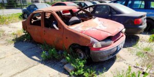 Odholowane pojazdy na parkingu przy ul. Gołdapskiej 7. Fot. Warszawa.pl