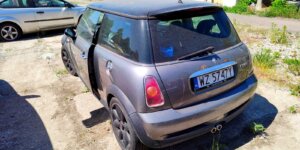 Odholowane pojazdy na parkingu przy ul. Gołdapskiej 7. Fot. Warszawa.pl