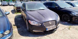 Odholowane pojazdy na parkingu przy ul. Gołdapskiej 7. Fot. Warszawa.pl