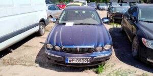 Odholowane pojazdy na parkingu przy ul. Gołdapskiej 7. Fot. Warszawa.pl