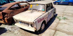 Odholowane pojazdy na parkingu przy ul. Gołdapskiej 7. Fot. Warszawa.pl